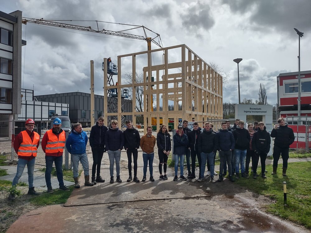 Studenten Freon Friese Poort op bezoek bij bouwlocatie Freon Van Wijnen