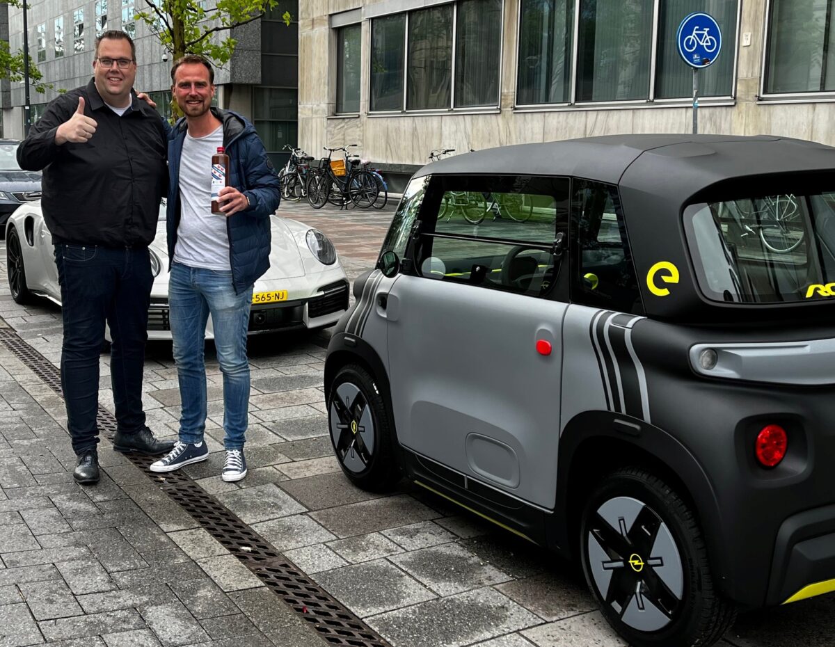 Elektrische Opel Rocks-e voor Douwe Egberts Café Leeuwarden