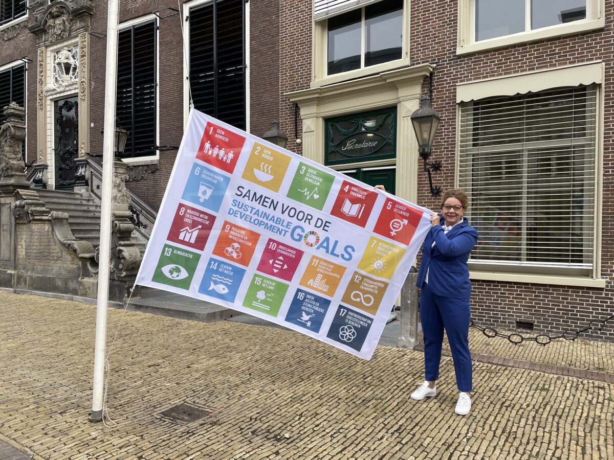 Súdwest-Fryslân hijst Global Goals vlag voor een betere en eerlijke wereld