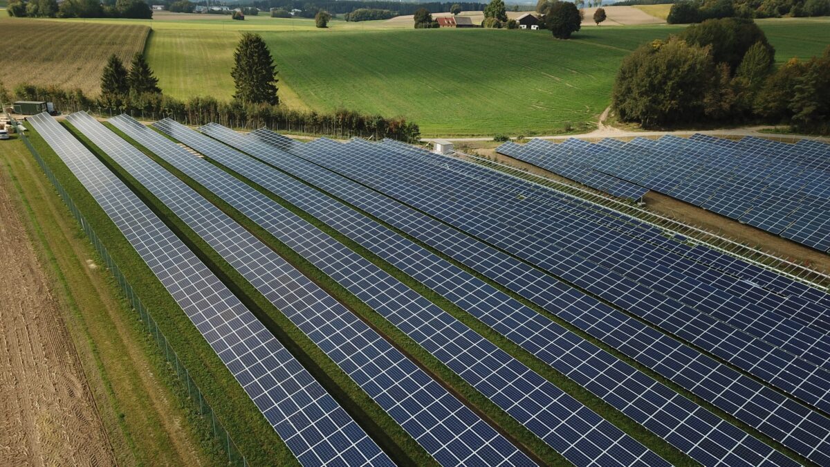 Soly: 'consument voor verplichtstellen zonnepanelen, met name op bedrijfspanden'