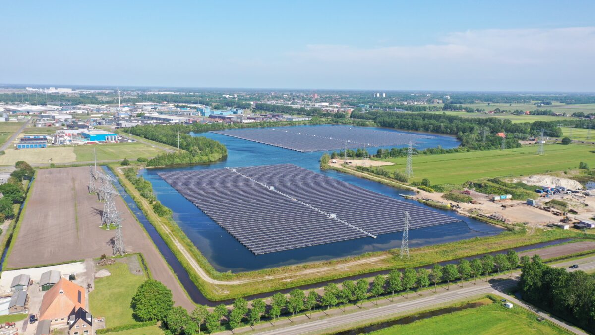 Tweede drijvende zonnepark De Dolten/Oudehaske II overgedragen aan lokale energiecoöperatie  